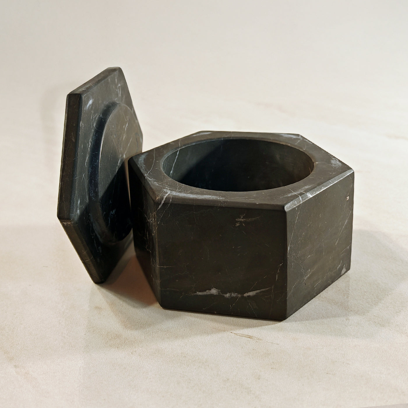 Alhajero Hexagonal Negro