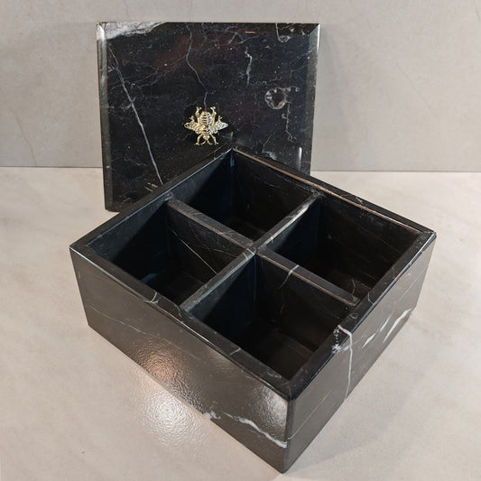 Caja de té negra