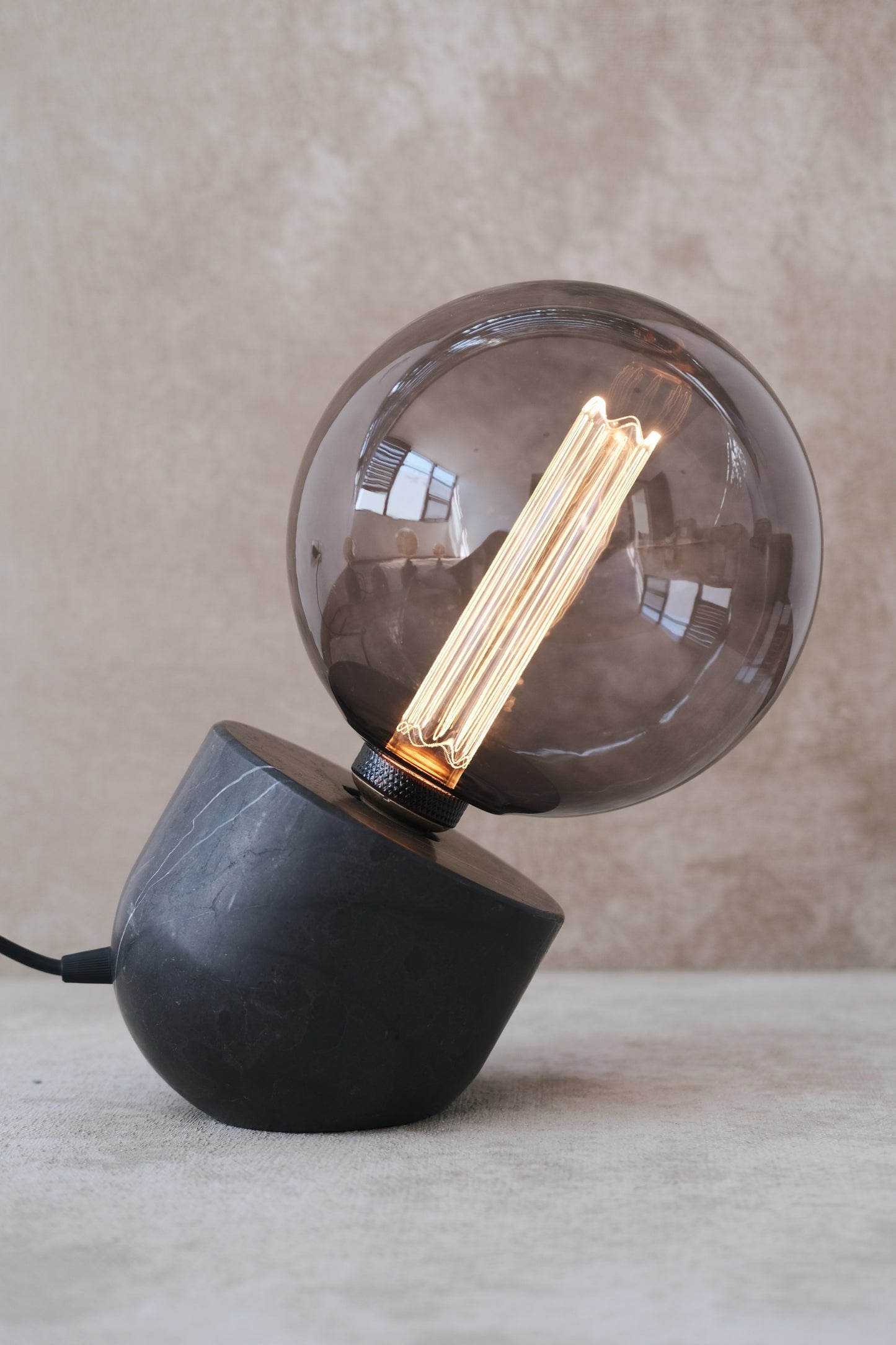 Lámpara de Mesa Basalto