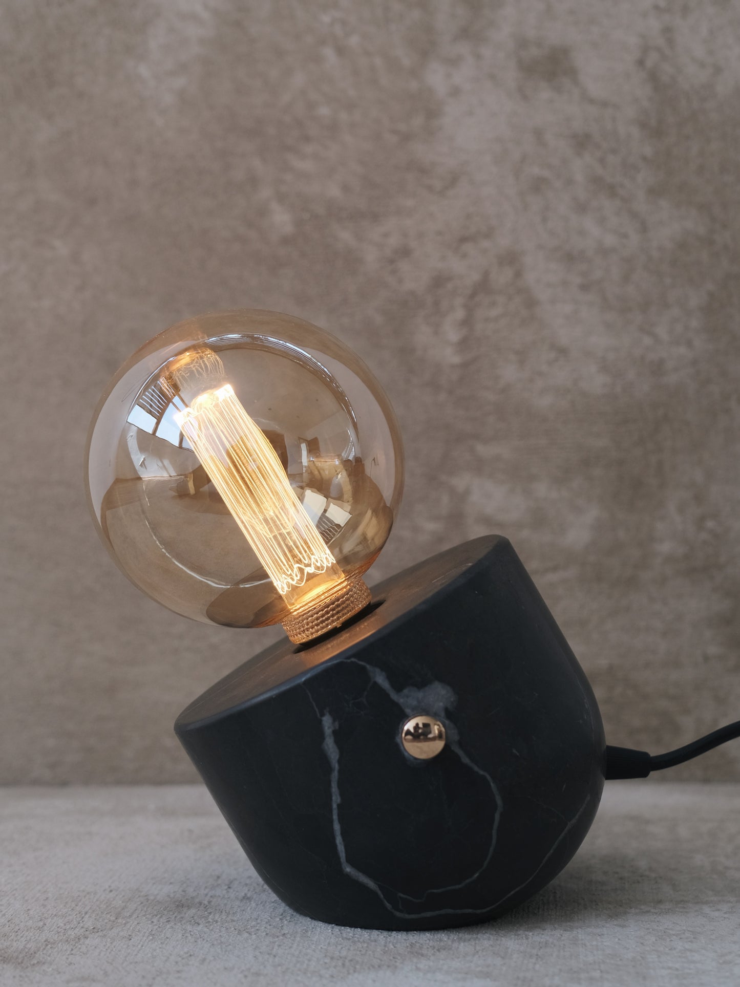 Lámpara de Mesa Basalto